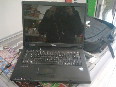 Laptop Fujitsu Siemens Amilo Li2727+HUSA TRUST (pretul este 800 RON negociabil) foto