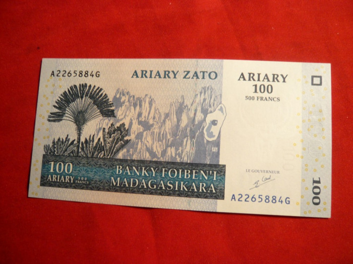 Bancnota 100 Ariary ( 500 Fr) Madagascar , cal.NC , munti