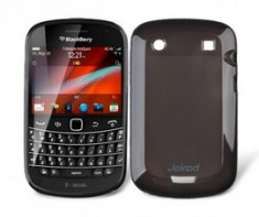 HUSA BLACKBERRY 9930 BOLD TOUCH NEAGRA SEMITRANSPARENTA ORIGINALA JEKOD SILICON TPU SE REMARCA PRIN CALITATEA MATERIALULUI SI A FINISAJELOR + FOLIE foto