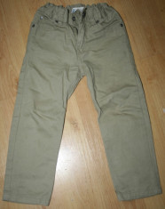 Pantaloni, marca H&amp;amp;amp;amp;M, marime 92, gen blugi clasici, cu elastic in talie. foto