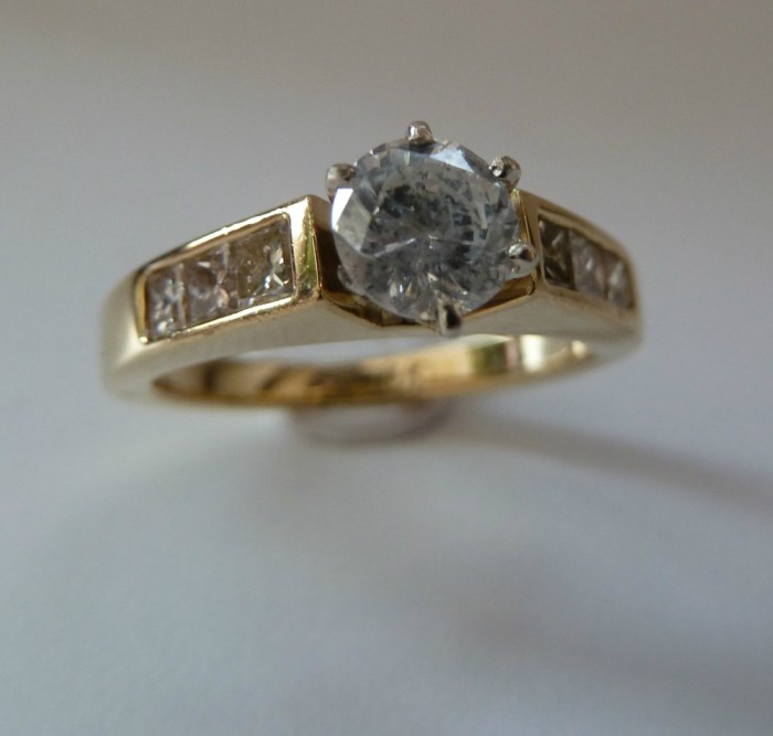 logodna aur 18k cu diamante cu 0,92ctw (vezi alte modele ) logodna aur 18k cu diamante cu 0,92ctw (vezi alte modele )