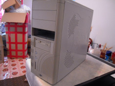 Carcasa (cu sursa Raidmax 500W SILENTIOASA), middletower de culoare alba (NU este zgiriata) + floppy disk, stare BUNA, Livrare cu Posta Romana foto