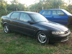 Dezmembrez Opel Vectra B motor 1.6 benzina an 1997 foto