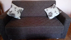 Canapea relaxa 2 locuri extensibila cu lada , 1. 90- 1. 60 m, stofa de calitate, schelet metalic, impecabila. foto