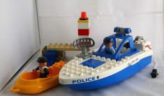 LEGO DUPLO SALUPA DE POLITIE foto