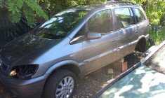 dezmembrez opel zafira a foto