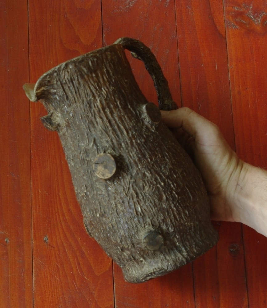 Carafa din sticla imbracata in imitatie scoarta de copac - artizanat anii  80 !!! | arhiva Okazii.ro