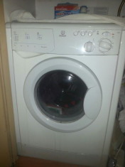 masina spalat rufe Indesit W182 foto