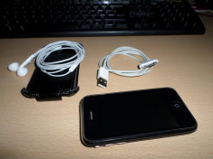 Vand IPhone 3GS 8GB foarte bine intretinut, pachet complet foto