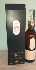 LAGAVULIN 16 YEARS SINGLE MALT WHISKY foto