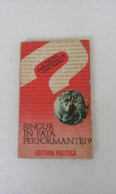 SINGUR IN FATA PERFORMANTEI? - CAROL ROMAN foto