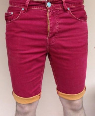 OCAZIE!! Pantaloni/Blugi scurti Bershka slim fit!! Model 2014!! Marimea euro 44!OFERTA!! foto