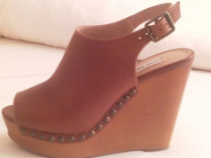 Sandale noi cu platforma marca Steve Madden, marimea 35-36. foto