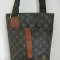 GEANTA LOUIS VUITTON POSTAS-SUPERBA ,PRET MICUT!DIMENSIUNE 30X26 CM-MODEL 2014 -VARA-