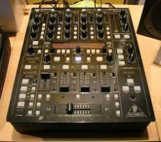 Mixer/controller MIDI - - - Behringer DDM 4000 foto