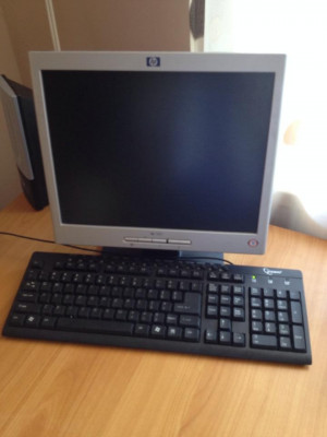 Vand calculator cu monitor HP1502 + tastatura, cu garantie foto