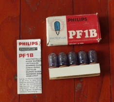 Vintage - set 5 bucati Bec pentru blitz - PHILIPS photoflux PF1B - cutie originala !!! foto