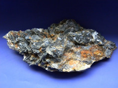 Specimen minerale - CALCITA NEAGRA CU INCLUZIUNE DE JEMSONIT, SIDERIT SI LIMONIT foto