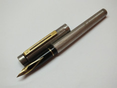 Stilou Sheaffer Targa , penita aur 18k foto