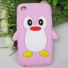 Husa pinguin roz deschis silicon iphone 5 + folie display