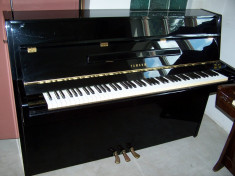 Pianina Yamaha aproape noua, cu garantie si acordaj foto