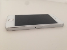 APPLE IPHONE 5S 16gb SILVER stare foarte buna , NEVERLOCKED + Accesorii ! foto