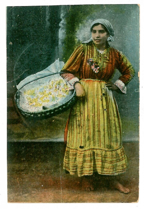 26 - GYPSY, Ethnic woman, TIGANCA, Flowers Seller - old postcard - unused