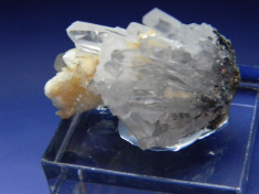 Specimen minerale - ARICI DE CUART CU CALCITA foto