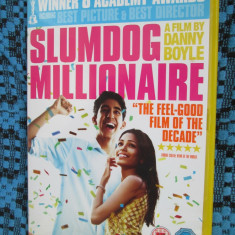 SLUMDOG MILLIONAIRE (VAGABONDUL MILIONAR) - film DVD (original din ANGLIA, in stare impecabila!!!)