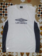 Tricou Umbro; marime L: 54.5 cm bust, 61.5 cm lungime, 44 cm umeri; impecabil foto