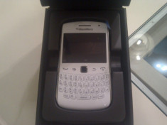 BLACKBERRY 9360 NOI LA CUTIE ALBE NEGRE foto