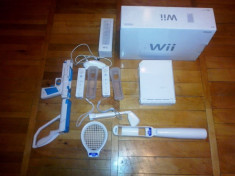 consola Wii (modata software), 2 telecomenzi originale, 1 nunchuk, accesorii (pistol, sporturi) foto