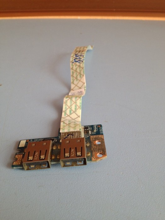 PORT USB PACKARD BELL PEW96