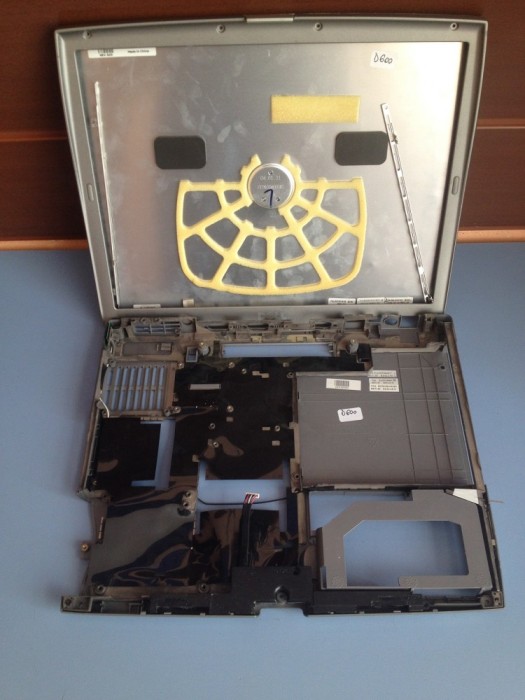 CAPAC SI BOTOMCASE DELL LATITUDE D600