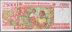 Madagascar 25.000 Franci / Francs 1998 P 82 stare foarte buna !!! cea mai mare valoare nominala a seriei ! mai rara ! CEL MAI BUN PRET !! foto