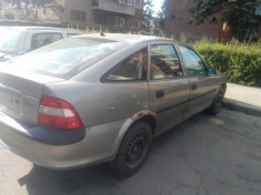 Dezmembrez opel Vectra B foto