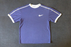 Tricou cu logo-ul Nike; marime S: 48 cm bust, 54.5 cm lungime, 48.5 cm umeri foto