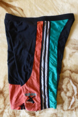 Pantaloni scurti Adidas Training; L: 83-118 cm talie, 53.5 cm lungime; ca noi foto