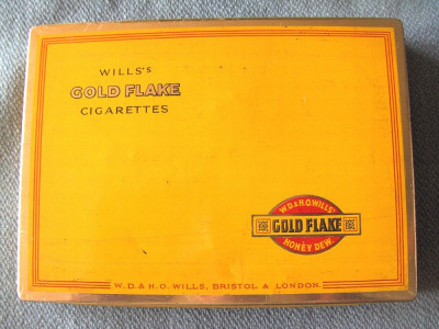 GOLD FLAKE - Cutie metalica veche pentru tigari de foi foto