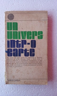 UN UNIVERS INTR-O CARTE foto