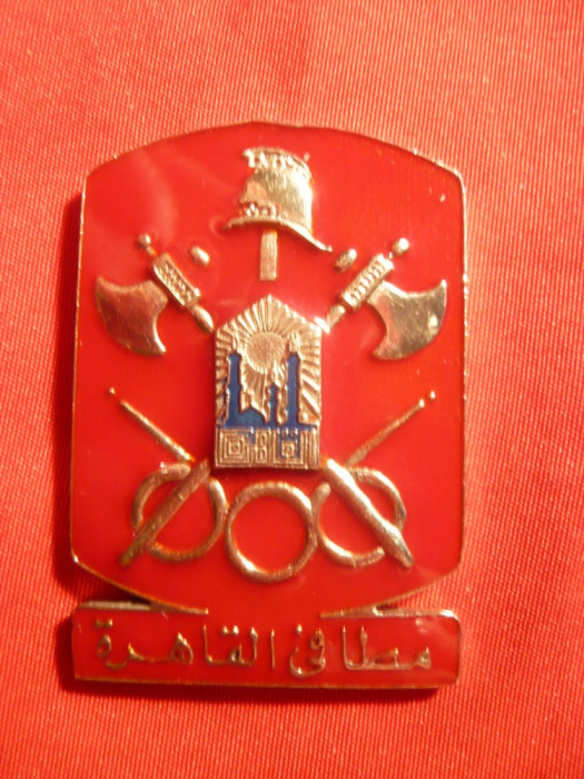 Medalie- Pompieri - araba , metal si email . h=4,5 cm