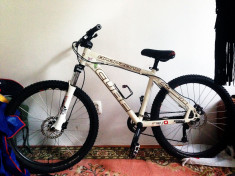 Bicicleta dirt Cube Dropzone, frane disc foto