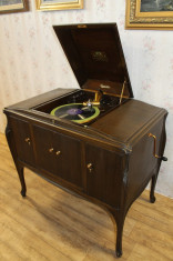 RARITATE ---GRAMOFON VICTROLA, FABRICAT IN 1921 foto