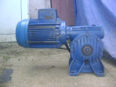Motor trifazat 1,5 kw cu reductor foto