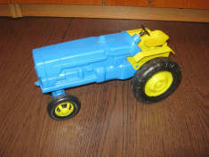 Tractor mare din plastic 28 cm produs la Oradea - jucarie romaneasca - RAR foto