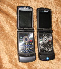 Doua Motorola, V3 si V3i, arata bine, perfect functionale, cu UN singur incarcator pentru Ambele. foto
