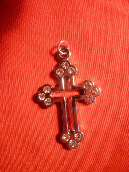 Cruciulita -Medalion ,pietre roz si metal , h= 3,8 cm