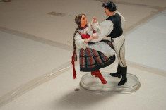 Vand doua figurine COSTUM POPULAR 19 ron foto