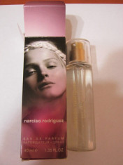 NARCISO RODRIGUEZ EAU DE PARFUM DAMA 40 ML-CALITATE MAXIMA EXISTENTA PE PIATA!CEL MAI MIC PRET!!!! foto