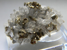 Specimen minerale - ARICI ESTETIC DE CUART CU PIRITA foto